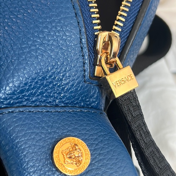 NEW VERSACE MICROCHIPPED BLUE LEATHER BELT BAG! - Picture 4 of 15